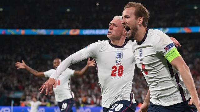 Harry Kane celebrates putting England 2-1 up against Denmark (Photo: Getty)