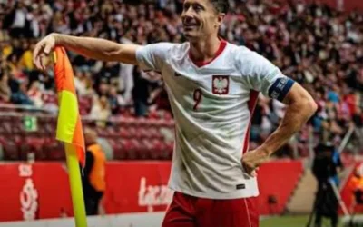 How Does Robert Lewandowski Compare to Other Polish Football Legends?